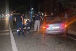Kazadan kaçarken orta refüje çıkıp ağaca çarptı