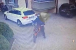 Kendi motosikleti gibi bindi, vitesi boşa atıp götürdü