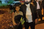 Kendisini ezilmekten kurtaran kişiyle görüşüp elini öptü 