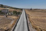 Kırsal yollarda sathi kaplama çalışmaları sürüyor