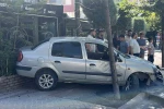 Kontrolden çıkan otomobil iş yerine daldı 
