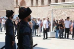 Konya’da Selçuklu Sultanlar Türbesi’nde saygı nöbeti değişimi 