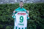 Konyaspor'un yeni 9 numarası Deniz Türüç!