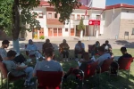 Koruma altındaki çocuklar açık havada kitap okudu