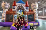 Köy çocukları için şişme oyun parkı kuruldu 