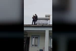 Köy ziyaretinde dikkat çeken anlar: Çatıda başlayan sohbet üyelikle sonuçlandı 