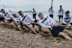 Kuma saplana saplana tezahürat eşliğinde halat çektiler 