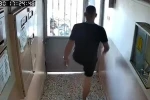 Kurye apartman kapısını tekmeleyerek açtı