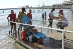 Kuşadası’nda engelsiz plaj uygulamasıyla deniz keyfi herkes için erişilebilir oldu