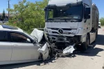 Lüks otomobil hurdaya döndü, sürücü ağır yaralandı 