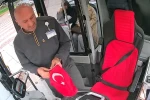 Malatya’da otobüs şoförünün bayrak hassasiyeti 