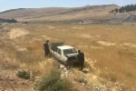 Mardin’de yol kenarına devrilen otomobil sürücüsü yaralandı