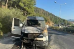 Marmaris’te turistleri taşıyan minibüs alev aldı 