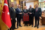 MHP Lideri Bahçeli’ye Süper Lig’e yükselen Çorum FK forması hediye edildi 