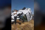 Mobilya yüklü tır devrildi, sürücü hafif yaralandı