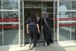 Motosiklet yayalara çarptı: 2 yaralı