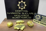 Motosiklete saklanan kubar esrarı polis buldu 