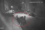 Motosikleti ittirerek çalan hırsızın 54 suç kaydı olduğu ortaya çıktı 