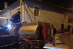 Muhtarın erken müdahalesi yangının büyümesini önledi