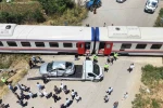 Muş’ta tren otomobile çarptı: 3 yaralı 