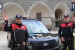 Niğde’de minik öğrencilerden polislere sevgi dolu kutlama 