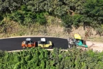 Ordu Büyükşehir, 2 ilçede mahalleleri bağlayan yolu sıcak asfaltla buluşturdu