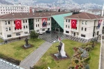 Osmangazi Belediyesi binalarını Türk Bayraklarıyla donattı 