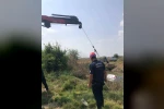 Otomobil dereye uçtu: Sürücü yüzerek kurtuldu