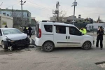 Otomobil ile hafif ticari araç çarpıştı: 1 yaralı