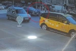 Otomobilin çarptığı kadın metrelerce savruldu