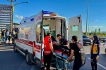Otomobilin tur otobüsüne çarptığı kazada faciadan dönüldü 