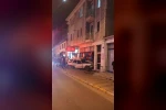 Otomobilin zincir markete daldığı anlar kamerada