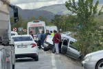 Otomobiller çarpıştı: 1’i çocuk 4 kişi yaralı