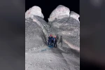 Peribacasının tepesinde mahsur kalan turisti AFAD ekipleri kurtardı