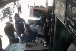 Polis, Ekmek Parçası Kaçan Kadını Heimlich’le Kurtardı