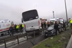 Polisleri taşıyan servis kaza yaptı! Bir polis şehit oldu 16 polis yaralandı
