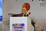Prof. Dr. Özlenen Özkan: "İlk rahim naklinde nefesimizi tutarak hastayı takip ettik" 