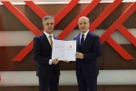 Rektör Kuyrukluyıldız mazbatasını YÖK Başkanı Özvar’dan aldı