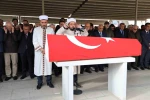 Şair ve yazar Yavuz Bülent Bakiler, vasiyeti üzerine Sivas’ta anne ve babasının yanına defnedildi 