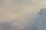 Saman balyalarında çıkan yangın eve sıçradı 