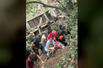 Şarampole uçan kamyonda baba ve oğlu yaralandı