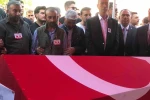 Şehit polis memleketi Şanlıurfa’da gözyaşları arasında defnedildi 