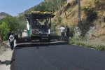 Şemdinli ve Derecik’te asfalt çalışmaları sürüyor