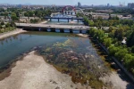 Seyhan Nehri’nde sular çekildi, kirlilik ortaya çıktı