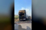 Seyir halindeki balya yüklü kamyon alev alev yandı