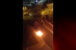 Seyir halindeki motosiklet alev alev yandı