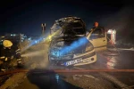 Seyir halindeki otomobil alev aldı 