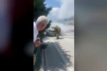 Seyir halindeki otomobilin motor kısmında yangın çıktı 