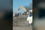 Siirt’te demir yolu inşaatında iş makinesi yandı 