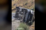 Siirt’te hastaya giden ambulans devrildi 